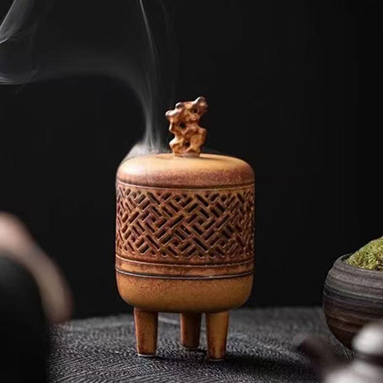 《静尘》太湖石三足香炉