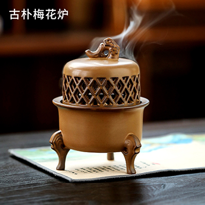 古朴梅花炉 菱形镂空炉盖陶瓷三足熏炉
